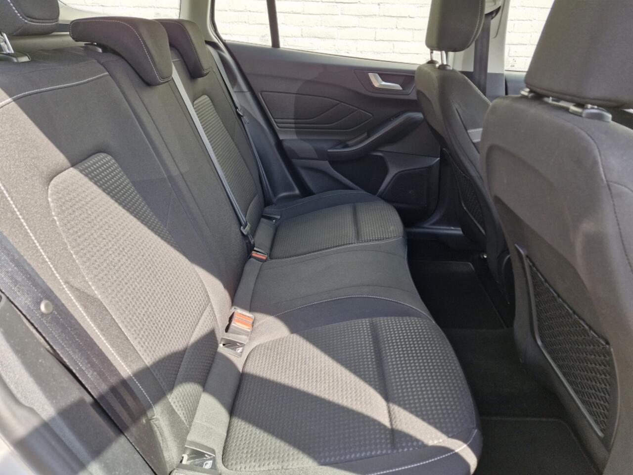 Ford FOCUS Wagon 100 PK Connected | Parkeersensoren voor + achter | LED verlichti