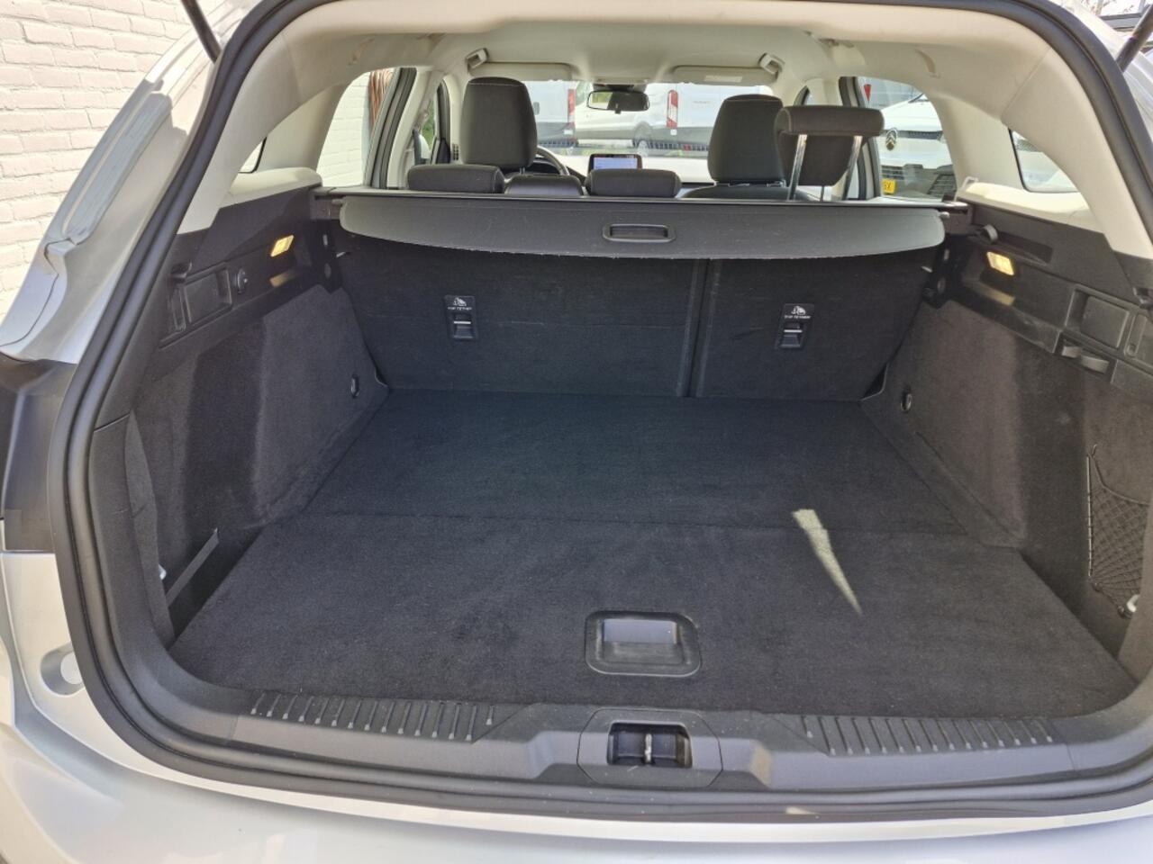 Ford FOCUS Wagon 100 PK Connected | Parkeersensoren voor + achter | LED verlichti