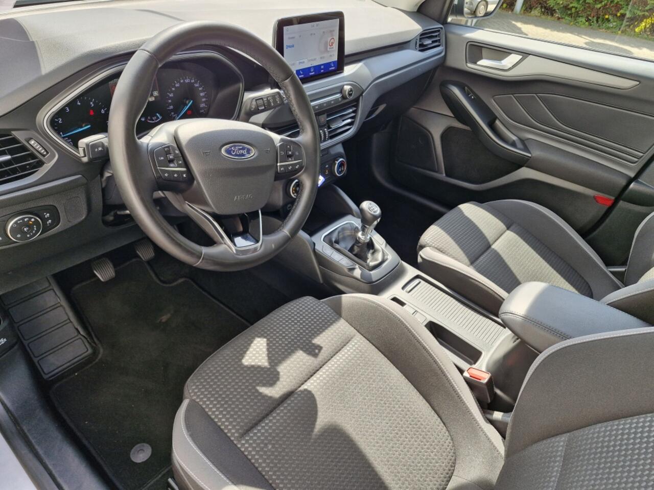 Ford FOCUS Wagon 100 PK Connected | Parkeersensoren voor + achter | LED verlichti