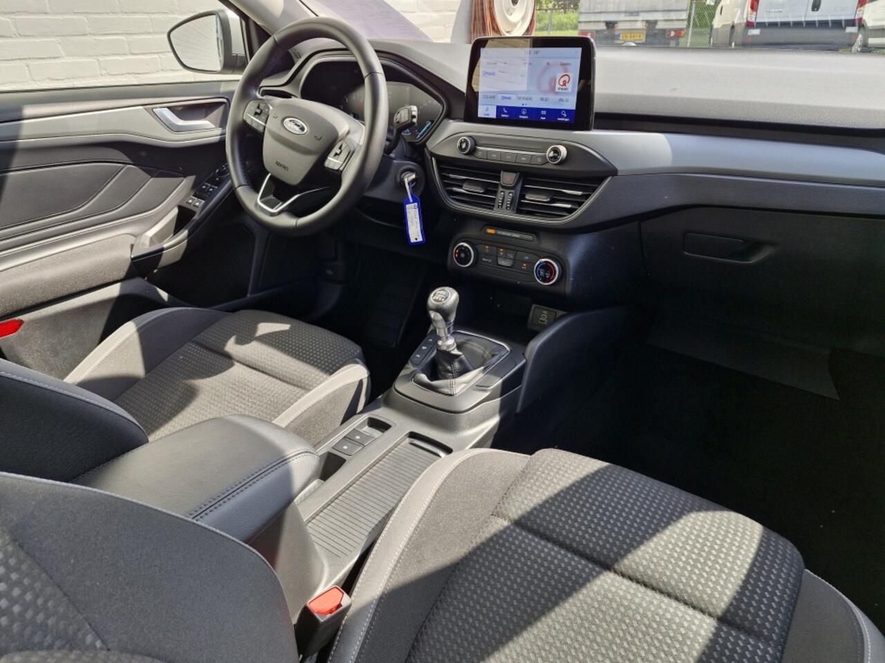 Ford FOCUS Wagon 100 PK Connected | Parkeersensoren voor + achter | LED verlichti