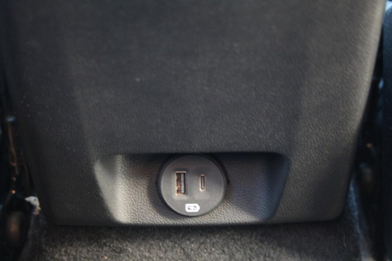 Ford FOCUS 1.0 EcoBoost Hybrid Titanium X, Stoel/stuur en voorruitverw, Camera