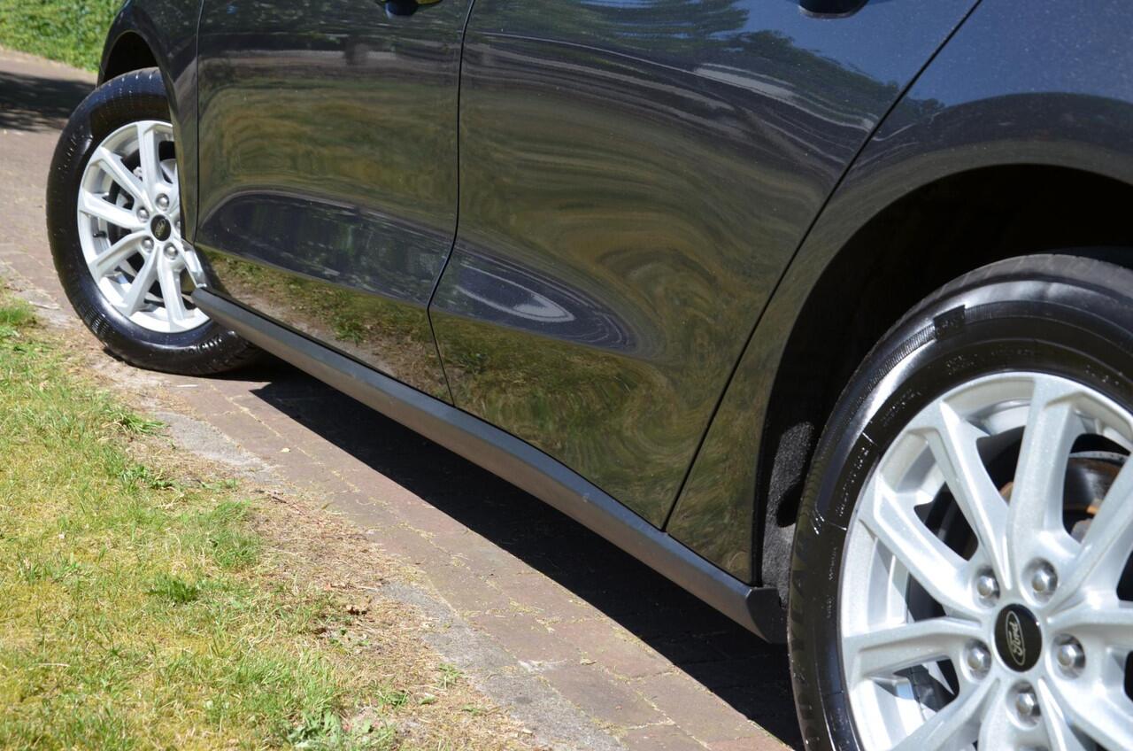 Ford FOCUS Wagon 1.0 EcoBoost Connected Navi/Pdc/Ecc/Stoel,ruit en stuurverwarming/Cr-Controle/Privacy-Glass/16-Inch Lmv/Achteruitrijcamera/Trekhaak