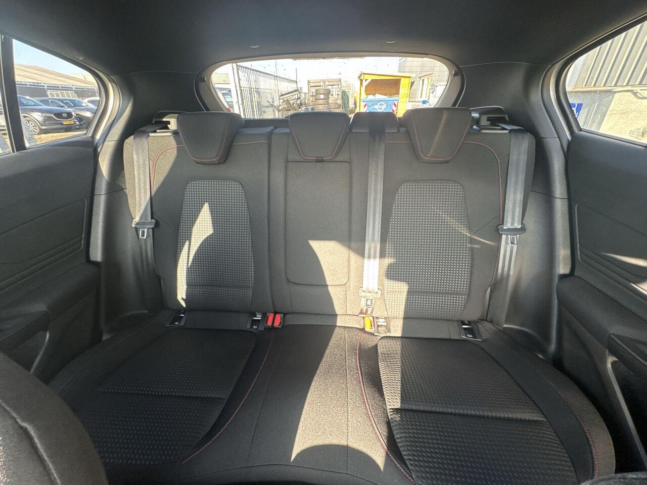 Ford FOCUS 125 PK EcoBoost Hybrid ST Line Style | All Seasonbanden | NL Auto