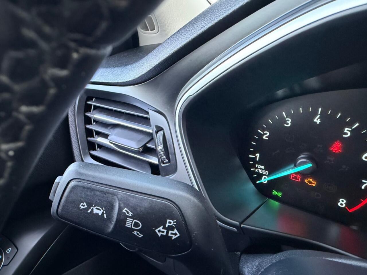 Ford FOCUS 1.0 EB TREND EDITION BUSINESS NAVI AIRCO PDC