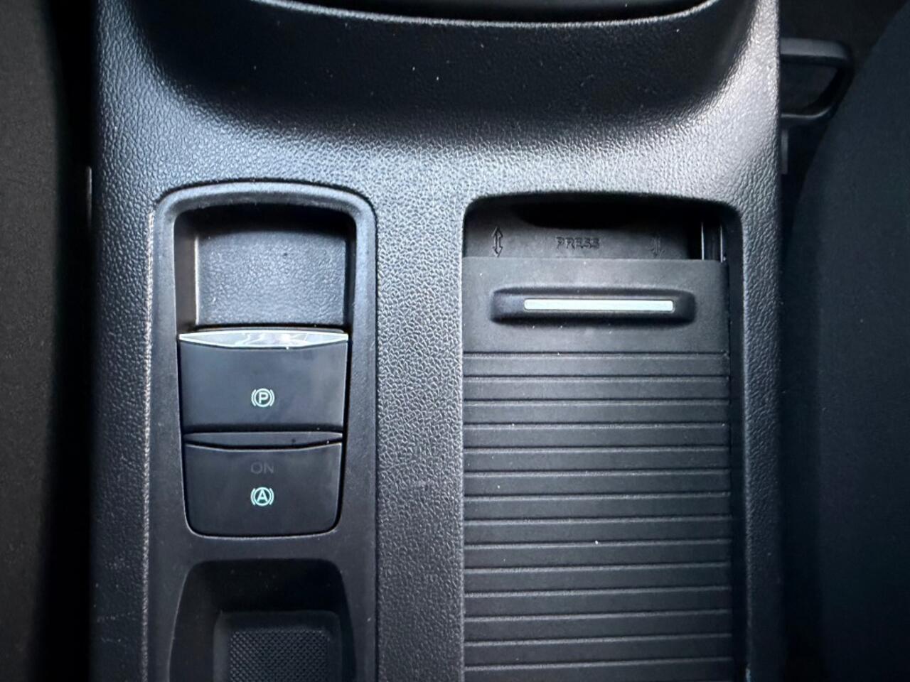 Ford FOCUS 1.0 EB TREND EDITION BUSINESS NAVI AIRCO PDC