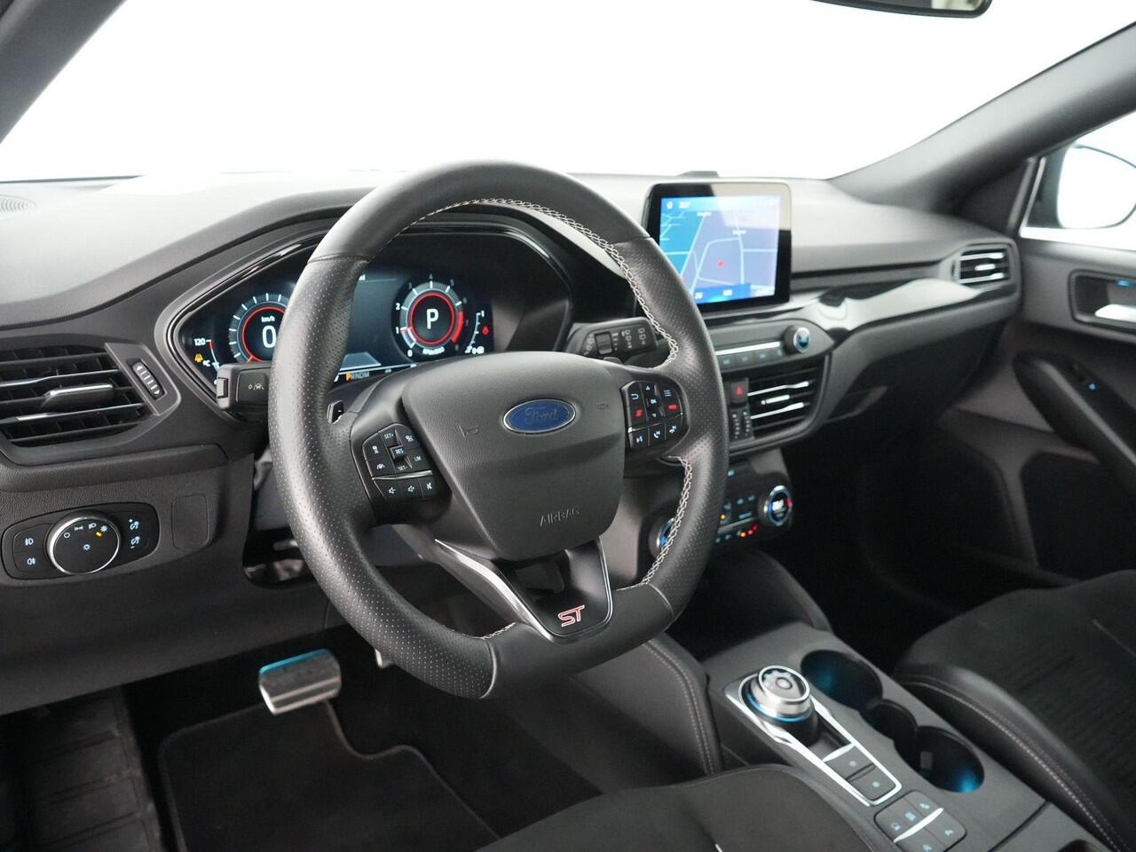 Ford FOCUS ST-3 AUTOMAAT 2.3 280pk |Performance pack|dealer onderhouden|sper diff|launch control|HUD|el. stoelen|Apple Carplay|BLIS|parkeer camera|winterpack|19"|