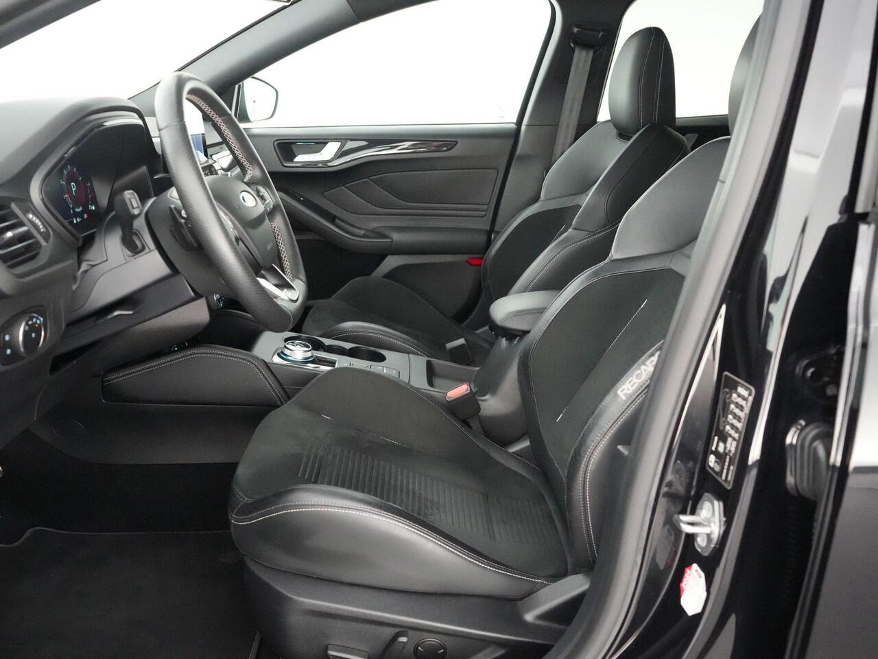 Ford FOCUS ST-3 AUTOMAAT 2.3 280pk |Performance pack|dealer onderhouden|sper diff|launch control|HUD|el. stoelen|Apple Carplay|BLIS|parkeer camera|winterpack|19"|