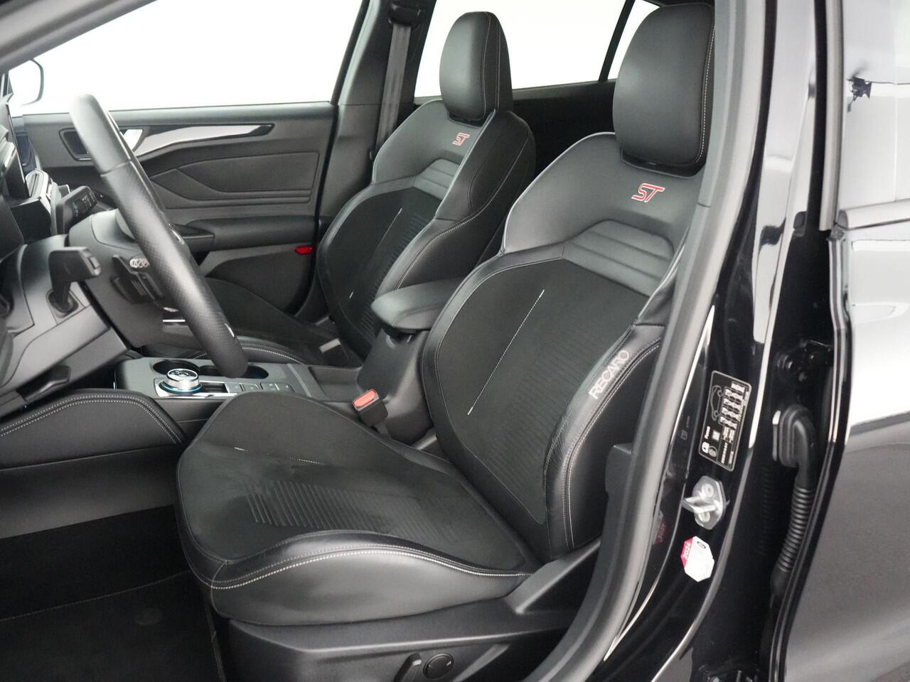 Ford FOCUS ST-3 AUTOMAAT 2.3 280pk |Performance pack|dealer onderhouden|sper diff|launch control|HUD|el. stoelen|Apple Carplay|BLIS|parkeer camera|winterpack|19"|