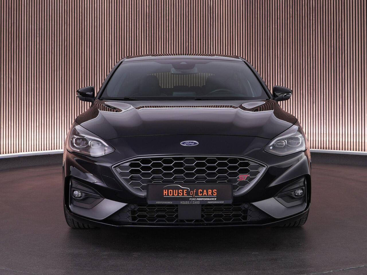 Ford FOCUS ST-3 AUTOMAAT 2.3 280pk |Performance pack|dealer onderhouden|sper diff|launch control|HUD|el. stoelen|Apple Carplay|BLIS|parkeer camera|winterpack|19"|