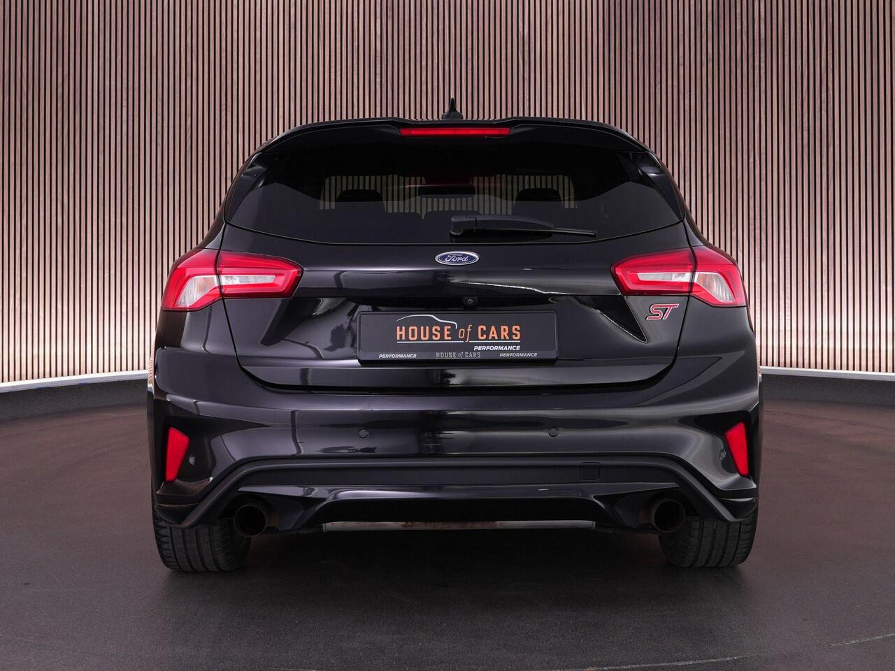 Ford FOCUS ST-3 AUTOMAAT 2.3 280pk |Performance pack|dealer onderhouden|sper diff|launch control|HUD|el. stoelen|Apple Carplay|BLIS|parkeer camera|winterpack|19"|