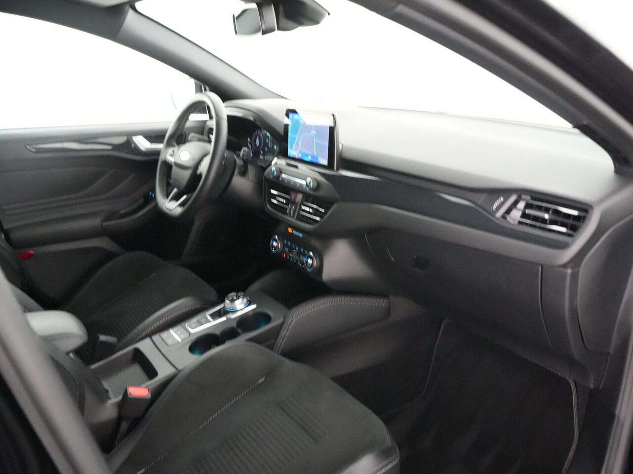 Ford FOCUS ST-3 AUTOMAAT 2.3 280pk |Performance pack|dealer onderhouden|sper diff|launch control|HUD|el. stoelen|Apple Carplay|BLIS|parkeer camera|winterpack|19"|