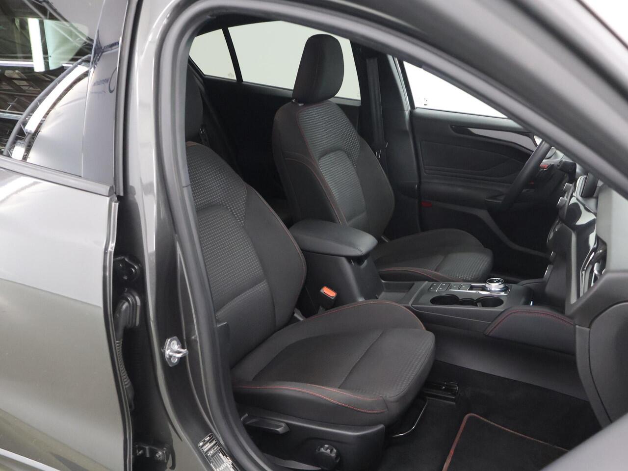 Ford FOCUS 1.5 EcoBoost ST Line X Business | Winterpakket | Cruise Control Adaptief | Full LED | Parkeercamera | Climate Control |