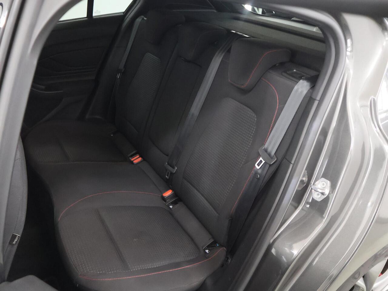 Ford FOCUS 1.5 EcoBoost ST Line X Business | Winterpakket | Cruise Control Adaptief | Full LED | Parkeercamera | Climate Control |