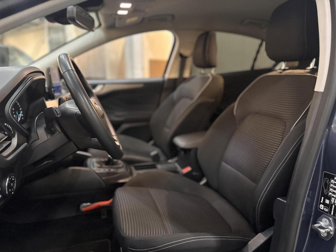 Ford FOCUS 1.0 EcoBoost Hybrid Titanium Navi Camera Winter Parking pack Privacy Glass 5drs Dealeronderhouden