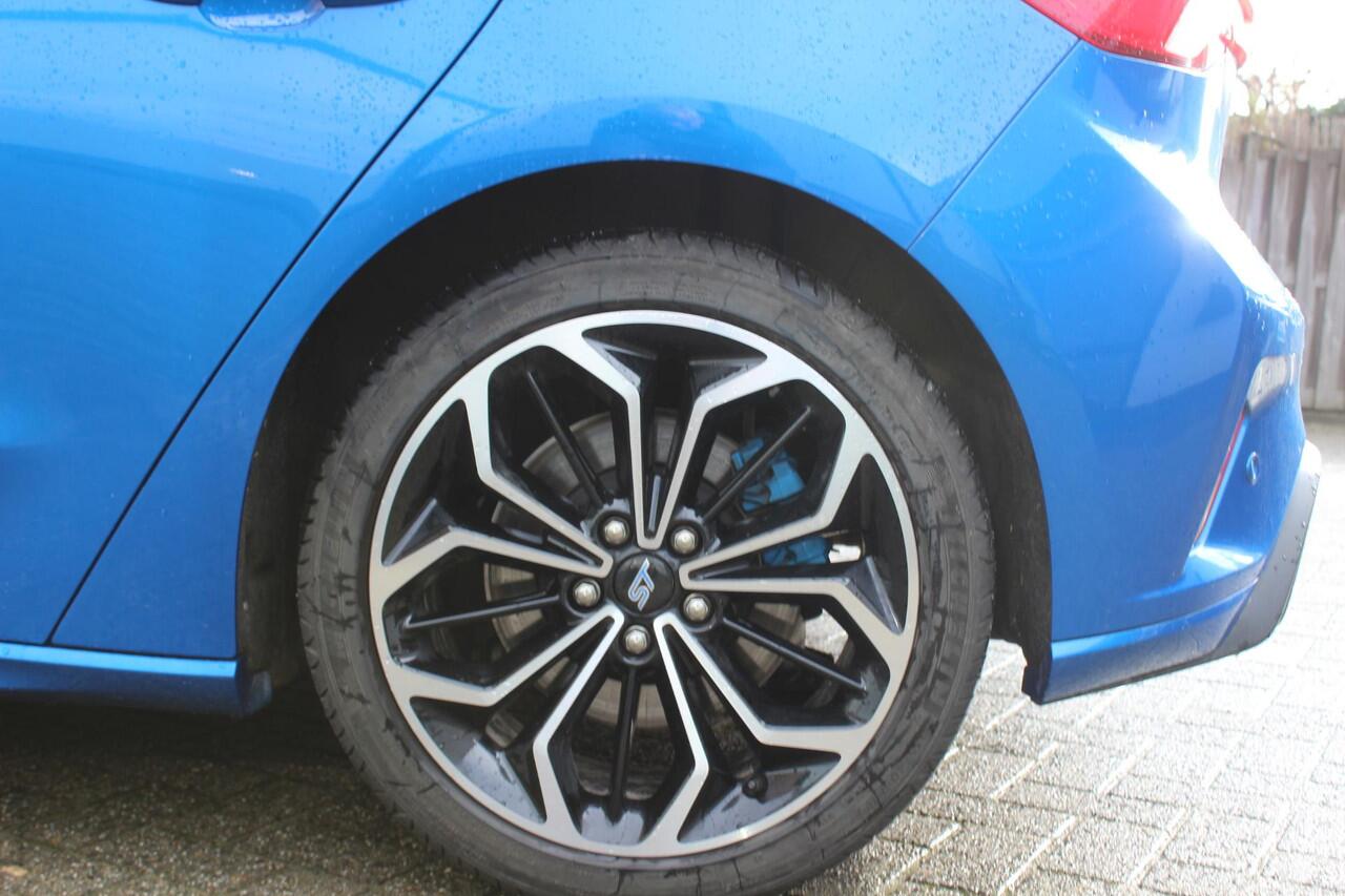 Ford FOCUS 1.5 182pk ST Line Business Automaat Navi, Camera, Winterpack, Pdc, 18", Afn. Trekhaak,