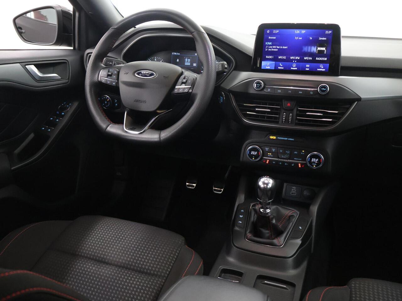 Ford FOCUS 1.0 EcoBoost Hybrid ST Line Style | Winterpakket | Parkeercamera | Cruise Control | Navigatie |