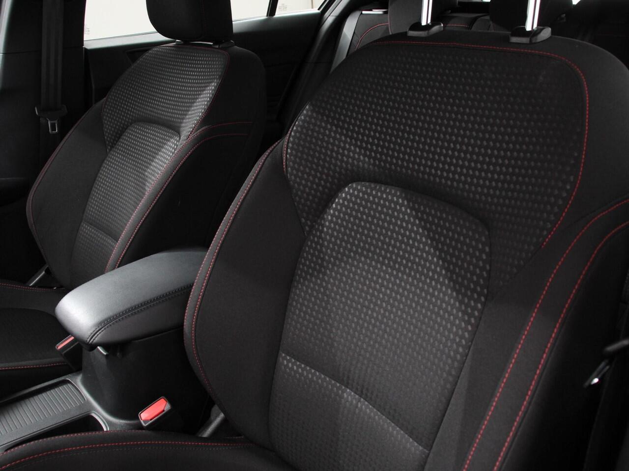 Ford FOCUS 1.0 125 PK Hybrid ST Line Groot Scherm! Navigatie Climate Control Led Dab Camera Parkeer sensoren Cruise Control Lichtmetalen velgen