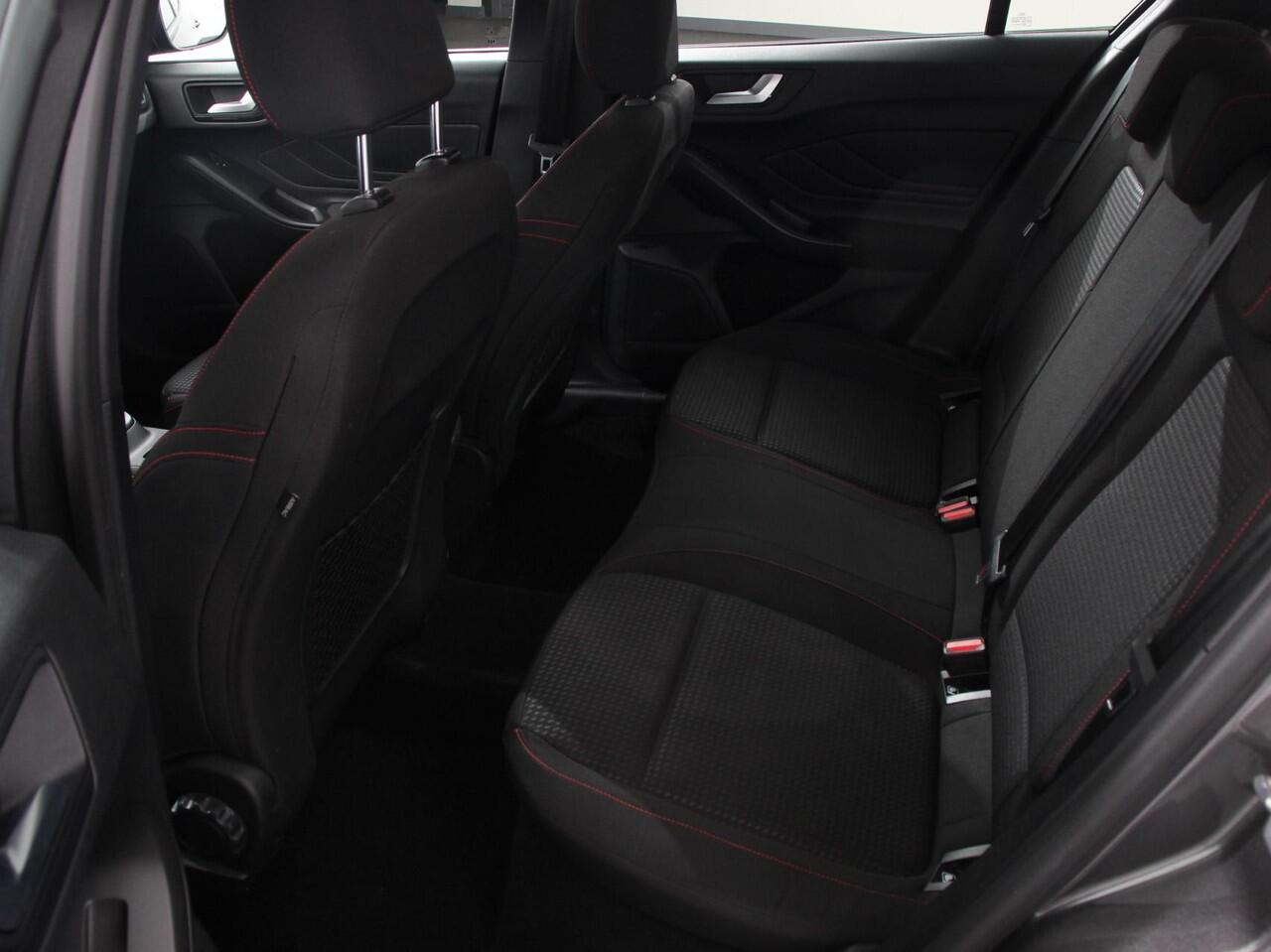 Ford FOCUS 1.0 125 PK Hybrid ST Line Groot Scherm! Navigatie Climate Control Led Dab Camera Parkeer sensoren Cruise Control Lichtmetalen velgen