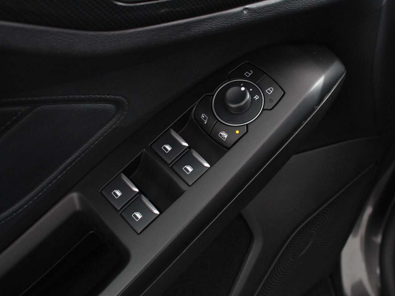 Ford FOCUS 1.0 125 PK Hybrid ST Line Groot Scherm! Navigatie Climate Control Led Dab Camera Parkeer sensoren Cruise Control Lichtmetalen velgen