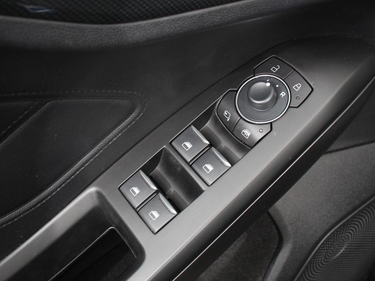 Ford FOCUS 1.0 EcoBoost Hybrid ST Line Navigatie Climate Control Led Dab Camera Parkeer sensoren Cruise Control Lichtmetalen velgen