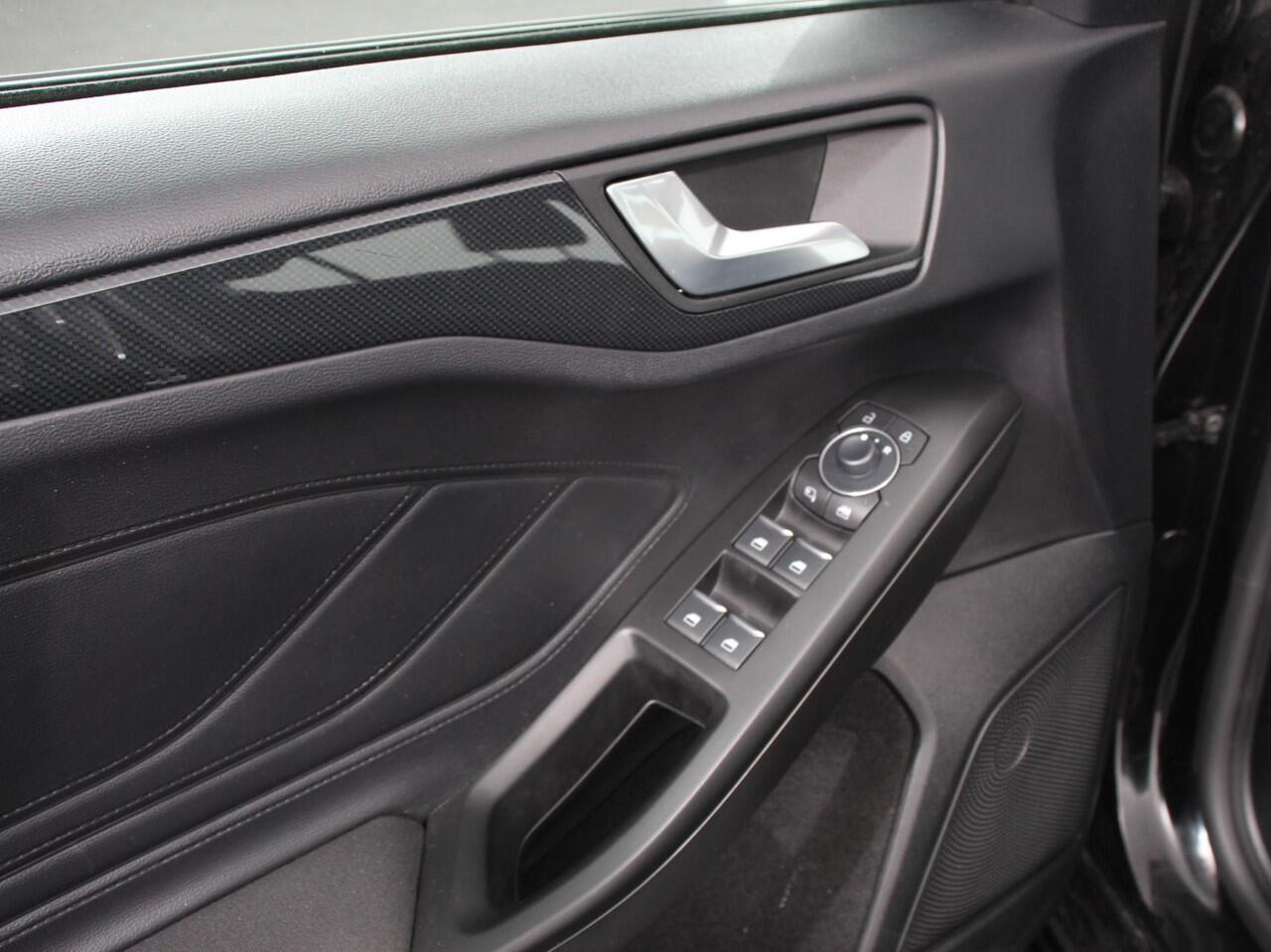 Ford FOCUS 1.0 EcoBoost Hybrid ST Line Navigatie Climate Control Led Dab Camera Parkeer sensoren Cruise Control Lichtmetalen velgen