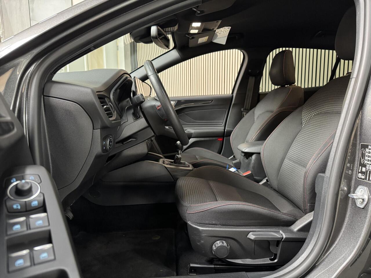 Ford FOCUS 1.0 EcoB Hybrid ST Line Sync-4 Navi Winter pack 18" LM velgen Full LED Privacy Glass Wagon