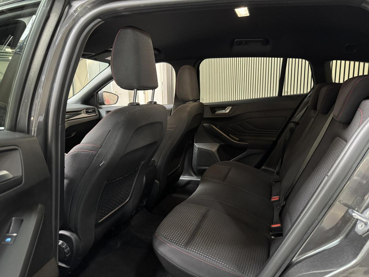 Ford FOCUS 1.0 EcoB Hybrid ST Line Sync-4 Navi Winter pack 18" LM velgen Full LED Privacy Glass Wagon