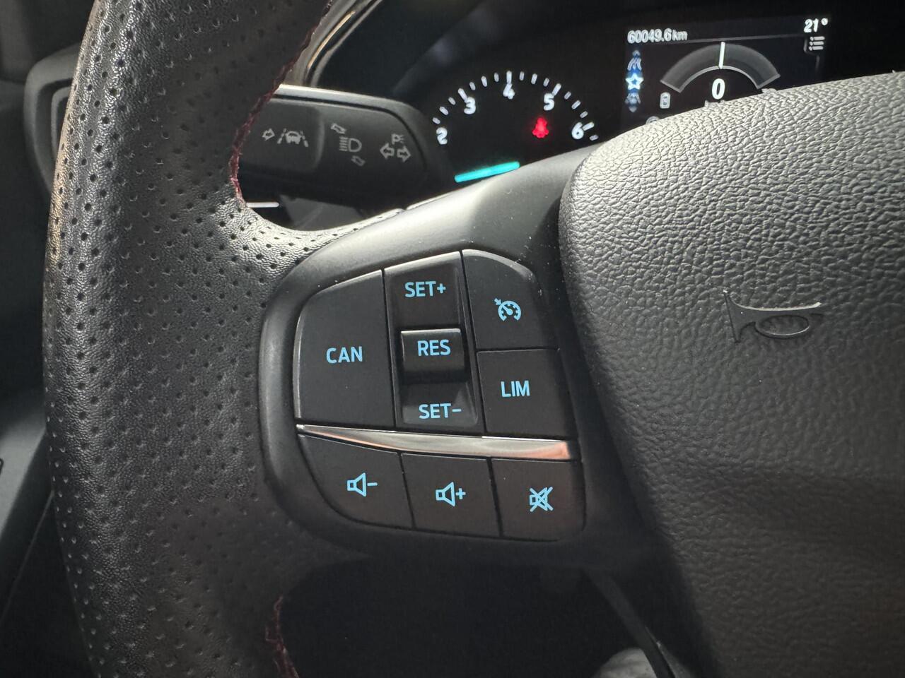 Ford FOCUS 1.0 EcoB Hybrid ST Line Sync-4 Navi Winter pack 18" LM velgen Full LED Privacy Glass Wagon