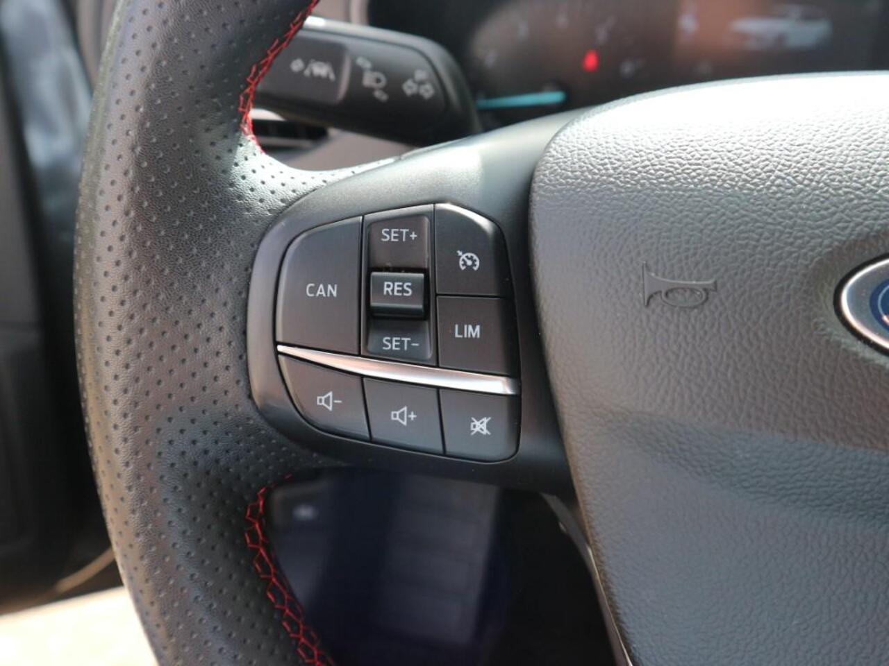 Ford FOCUS Wagon 1.0 EcoBoost Hybrid ST Line Style 125pk met Parking-, Winter-, Family-, en Design Pack