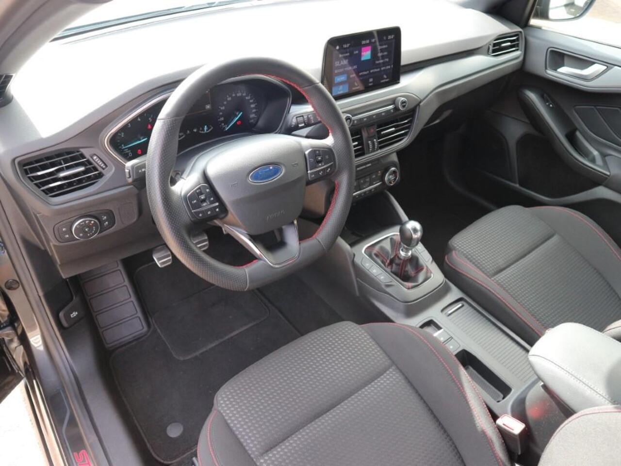 Ford FOCUS Wagon 1.0 EcoBoost Hybrid ST Line Style 125pk met Parking-, Winter-, Family-, en Design Pack