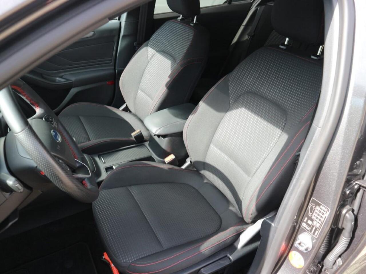 Ford FOCUS Wagon 1.0 EcoBoost Hybrid ST Line Style 125pk met Parking-, Winter-, Family-, en Design Pack