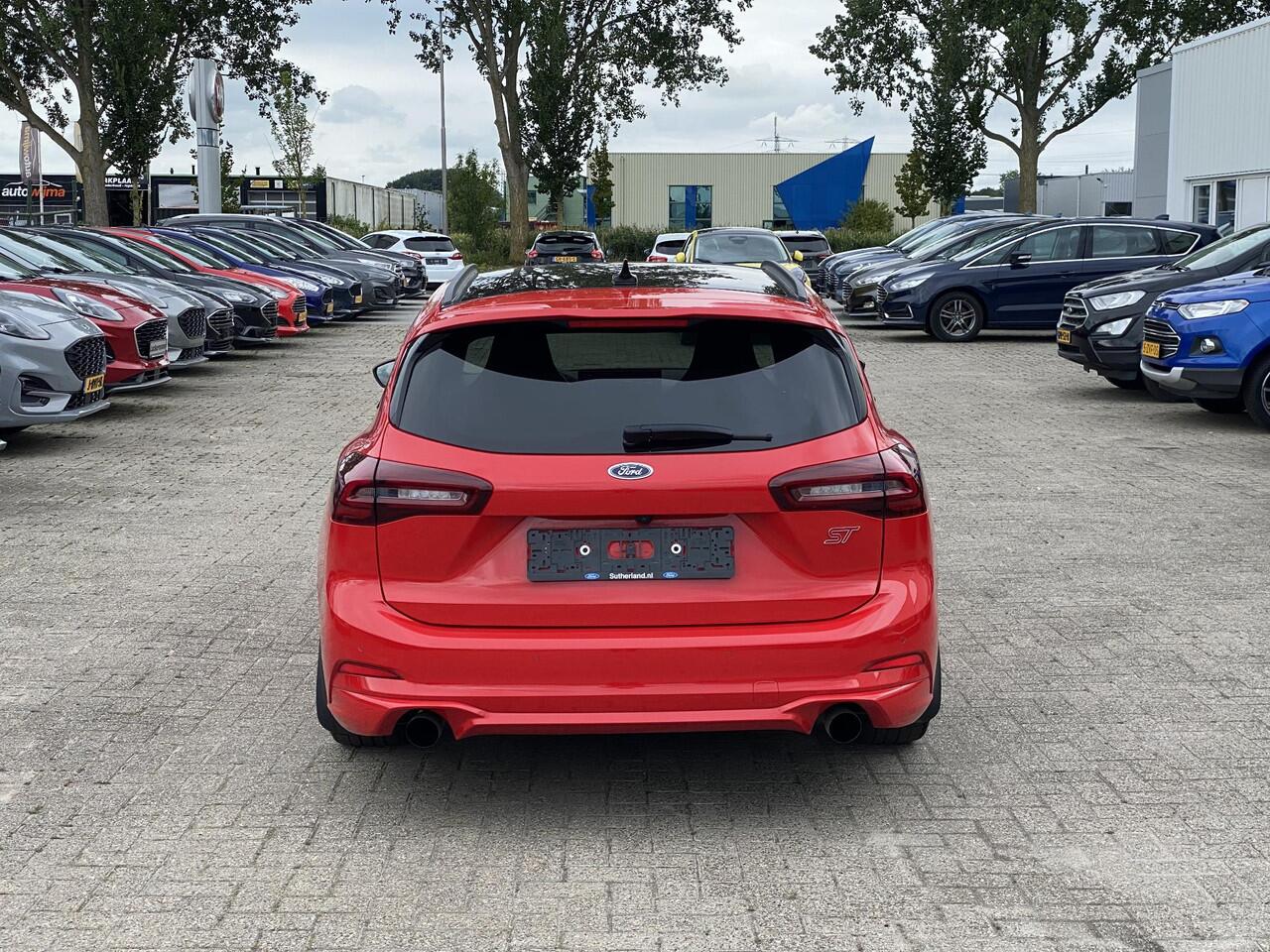 Ford FOCUS Wagon 2.3 EcoBoost ST-X Automaat 280pk! | Panoramadak | Afneembare trekhaak | Winter Pack | Standkachel | AGR-stoelen | Bang&Olufsen | Elektrische achterklep | Head up Display | Matrix LED