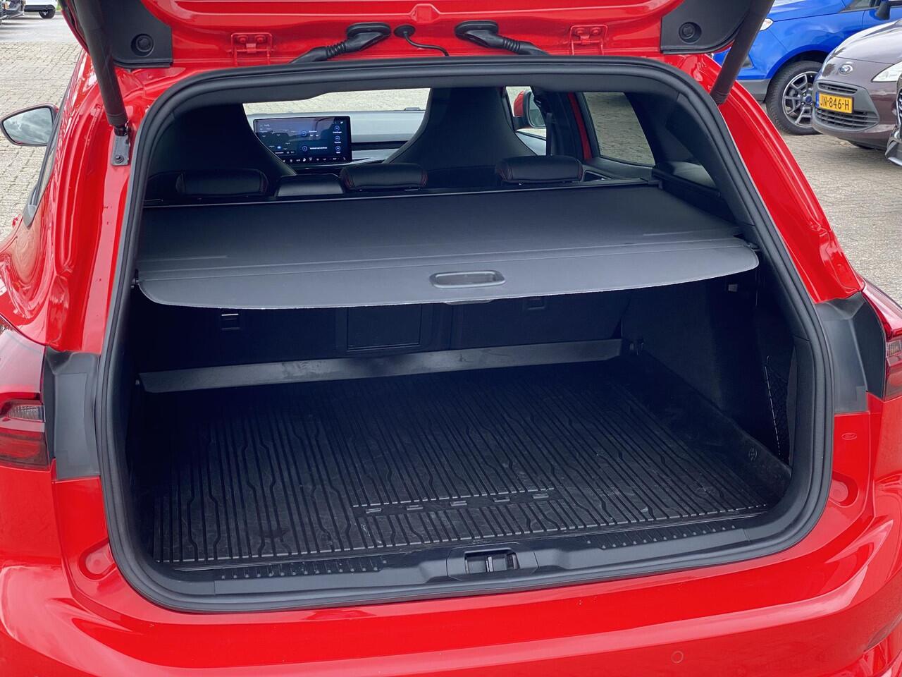 Ford FOCUS Wagon 2.3 EcoBoost ST-X Automaat 280pk! | Panoramadak | Afneembare trekhaak | Winter Pack | Standkachel | AGR-stoelen | Bang&Olufsen | Elektrische achterklep | Head up Display | Matrix LED