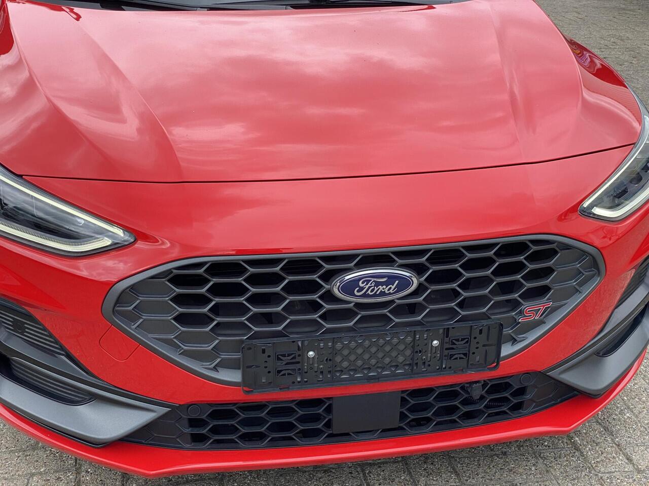 Ford FOCUS Wagon 2.3 EcoBoost ST-X Automaat 280pk! | Panoramadak | Afneembare trekhaak | Winter Pack | Standkachel | AGR-stoelen | Bang&Olufsen | Elektrische achterklep | Head up Display | Matrix LED