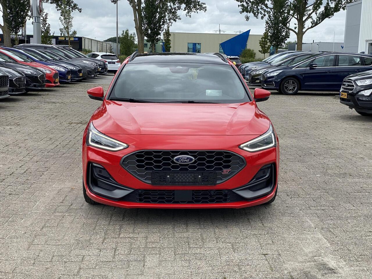 Ford FOCUS Wagon 2.3 EcoBoost ST-X Automaat 280pk! | Panoramadak | Afneembare trekhaak | Winter Pack | Standkachel | AGR-stoelen | Bang&Olufsen | Elektrische achterklep | Head up Display | Matrix LED