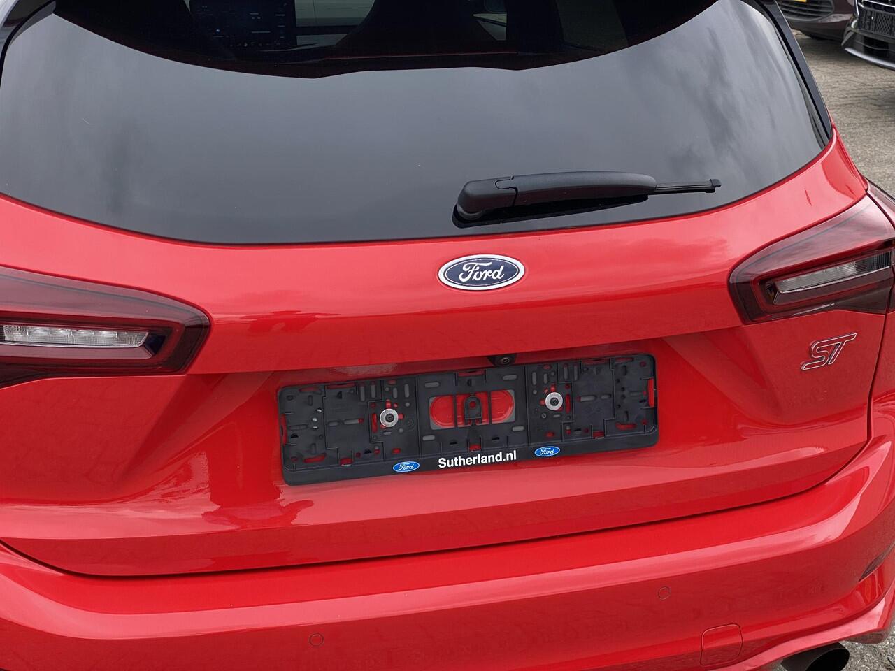 Ford FOCUS Wagon 2.3 EcoBoost ST-X Automaat 280pk! | Panoramadak | Afneembare trekhaak | Winter Pack | Standkachel | AGR-stoelen | Bang&Olufsen | Elektrische achterklep | Head up Display | Matrix LED