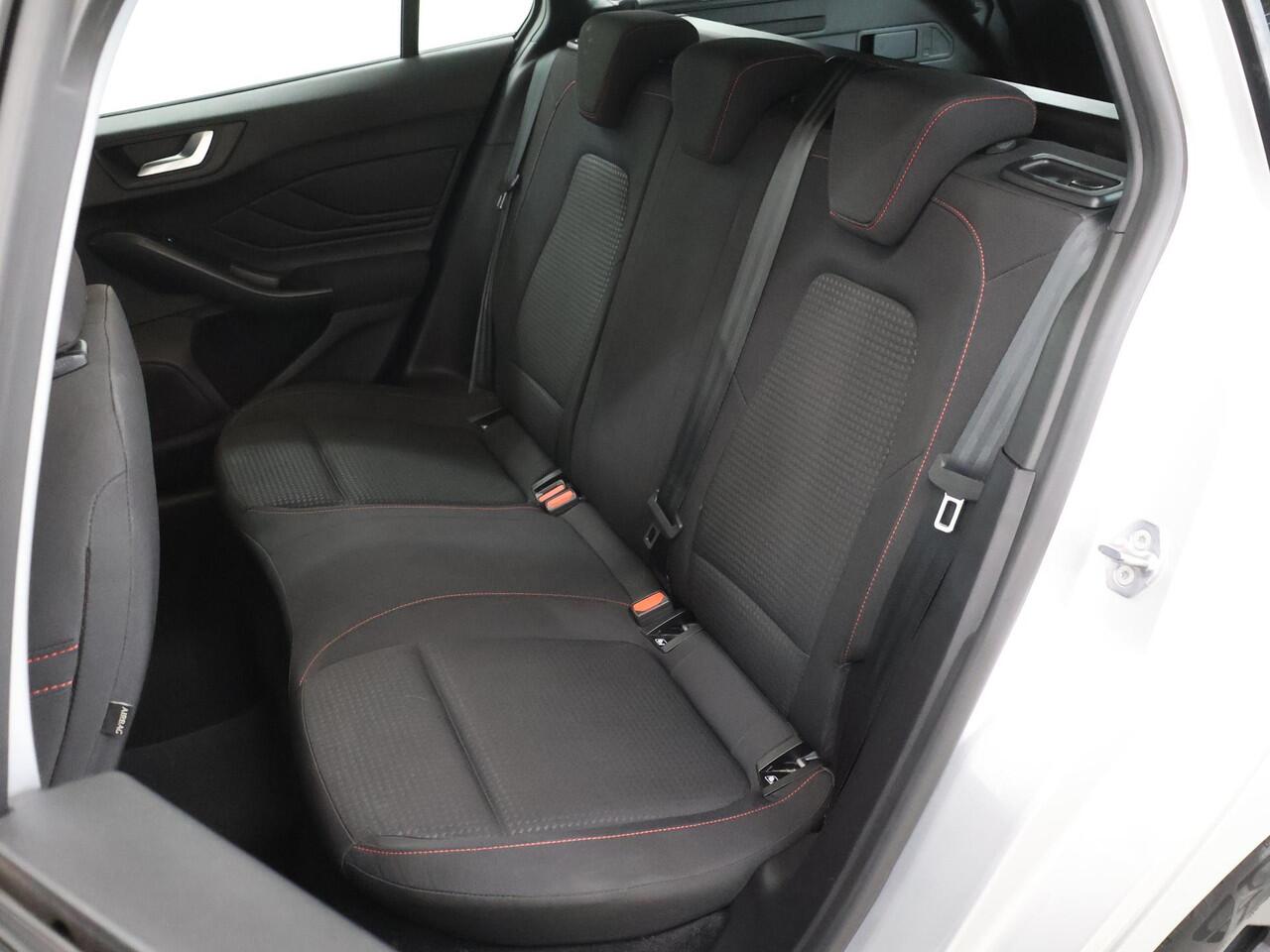 Ford FOCUS Wagon 1.0 EcoBoost Hybrid ST Line | Navigatie | Parkeercamera | Climate Control | Cruise control | Draadloos Carplay & Android Auto | Inklapbare spiegels