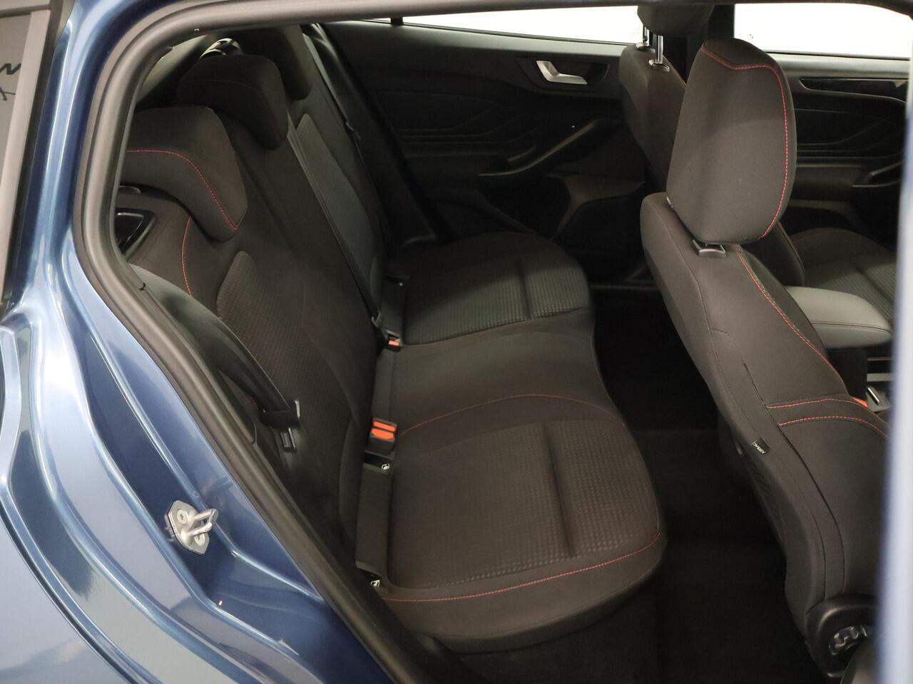 Ford FOCUS Wagon 1.0 EcoBoost Hybrid ST Line | Navigatie | Parkeercamera | Climate Control | Cruise control | Draadloos Carplay & Android Auto | Inklapbare spiegels