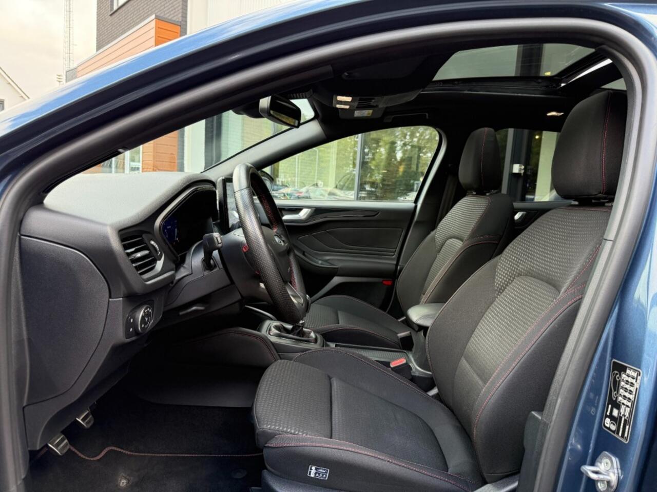 Ford FOCUS Wagon 1.0 EBH ST-Line X,Pano,Gr. Navi,Digi Displ.,B/O,Camera,Stoelverw,