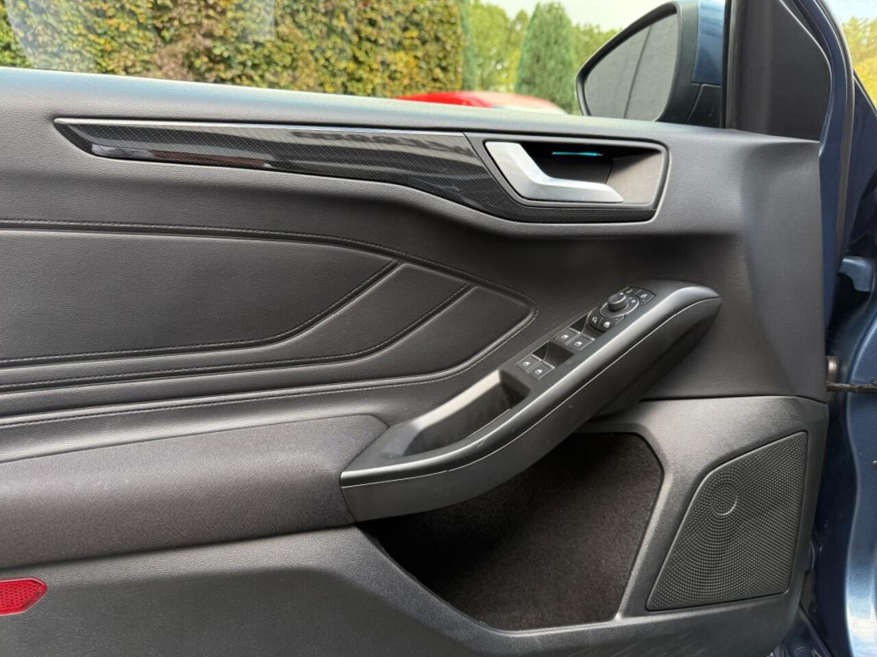 Ford FOCUS Wagon 1.0 EBH ST-Line X,Pano,Gr. Navi,Digi Displ.,B/O,Camera,Stoelverw,