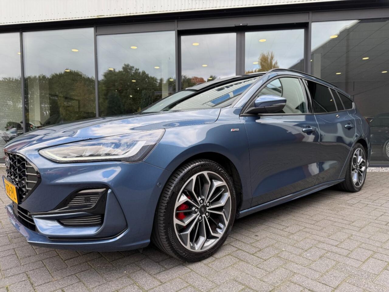Ford FOCUS Wagon 1.0 EBH ST-Line X,Pano,Gr. Navi,Digi Displ.,B/O,Camera,Stoelverw,
