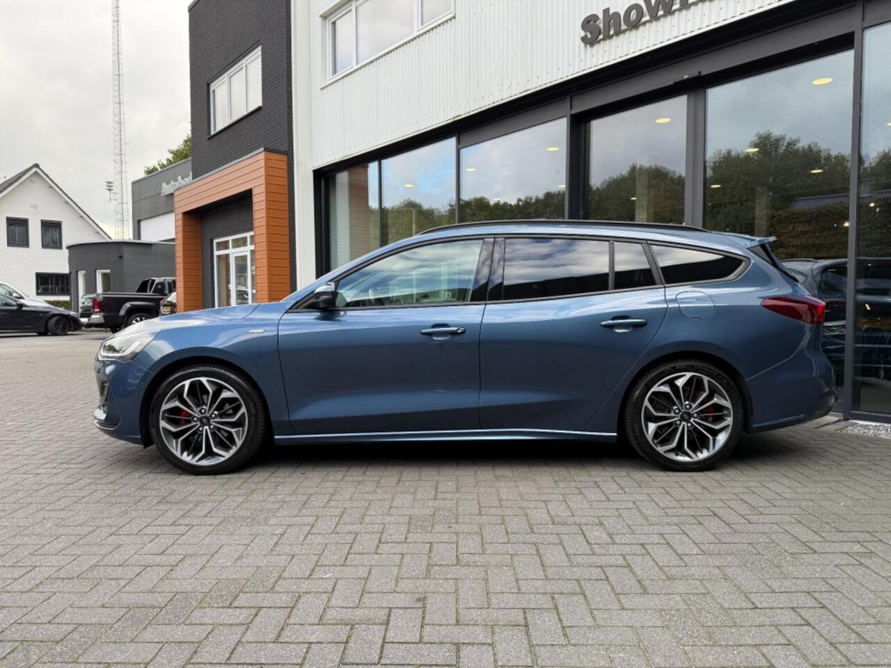 Ford FOCUS Wagon 1.0 EBH ST-Line X,Pano,Gr. Navi,Digi Displ.,B/O,Camera,Stoelverw,