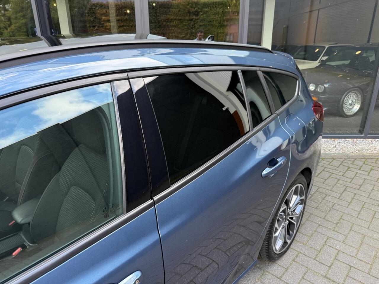 Ford FOCUS Wagon 1.0 EBH ST-Line X,Pano,Gr. Navi,Digi Displ.,B/O,Camera,Stoelverw,