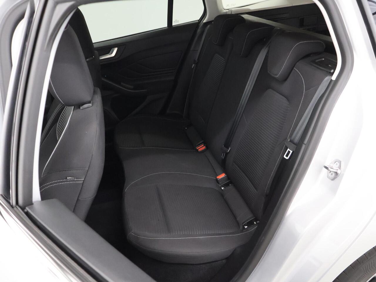 Ford FOCUS Wagon 1.0 EcoBoost Hybrid Titanium | Navigatie | Climate Control | Cruise Control | Parkeersensoren |