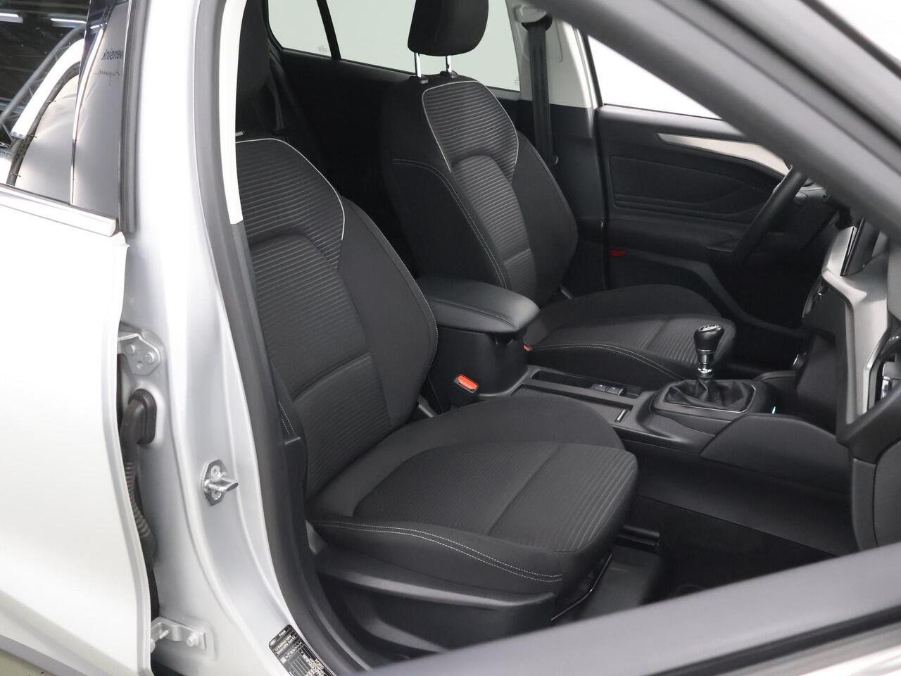 Ford FOCUS Wagon 1.0 EcoBoost Hybrid Titanium | Navigatie | Climate Control | Cruise Control | Parkeersensoren |