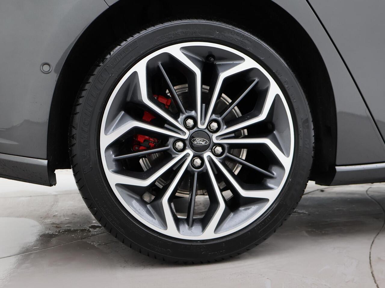 Ford FOCUS 1.0 ECOBOOST HYBRID 155 PK ST-LINE X + B&O | WINTERPACK | 13" NAVIGATIE | HEAD-UP | 18 INCH | ADAPTIVE CRUISE