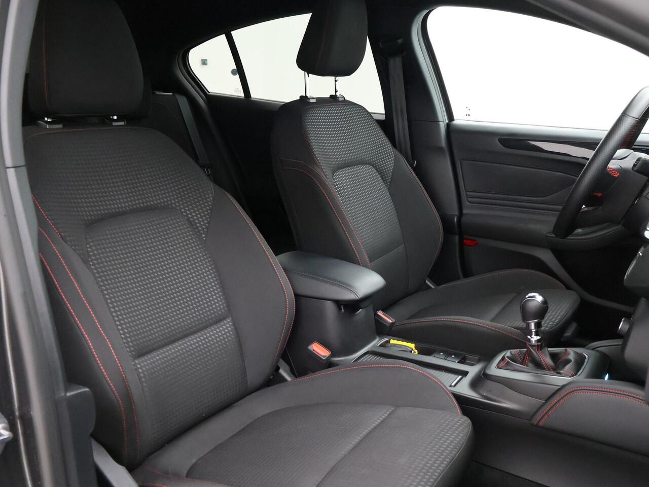 Ford FOCUS 1.0 ECOBOOST HYBRID 155 PK ST-LINE X + B&O | WINTERPACK | 13" NAVIGATIE | HEAD-UP | 18 INCH | ADAPTIVE CRUISE