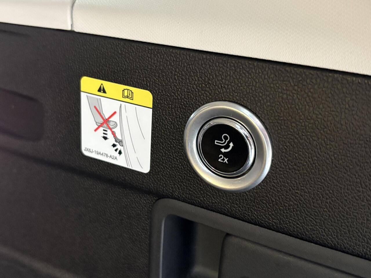 Ford FOCUS Wagon 1.0 EcoBoost Hybrid Titanium | Elektrisch uitklapbare trekhaak | Cruise Control | Winter Pack | Climate Control