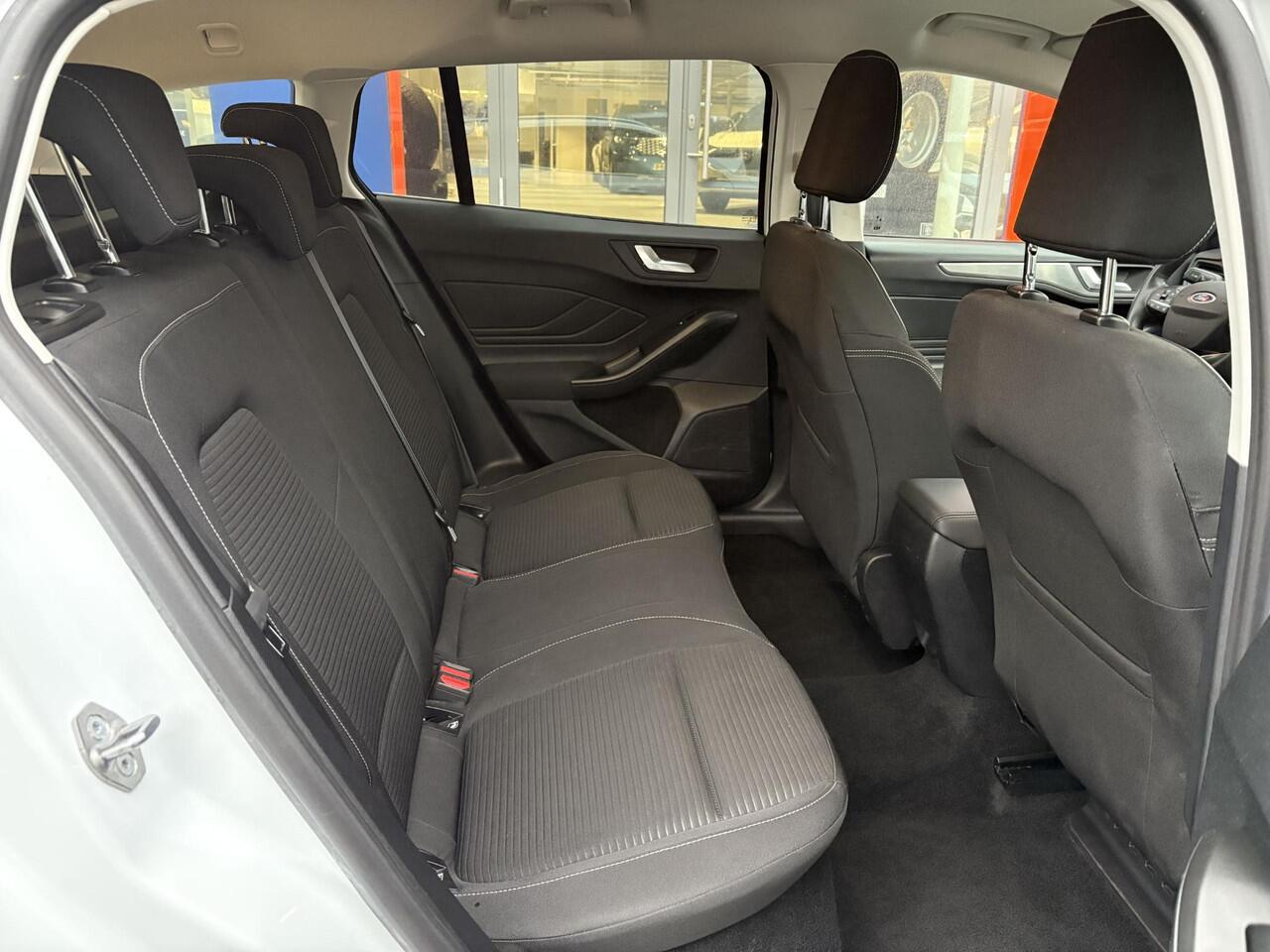 Ford FOCUS Wagon 1.0 EcoBoost Hybrid Titanium | Elektrisch uitklapbare trekhaak | Cruise Control | Winter Pack | Climate Control