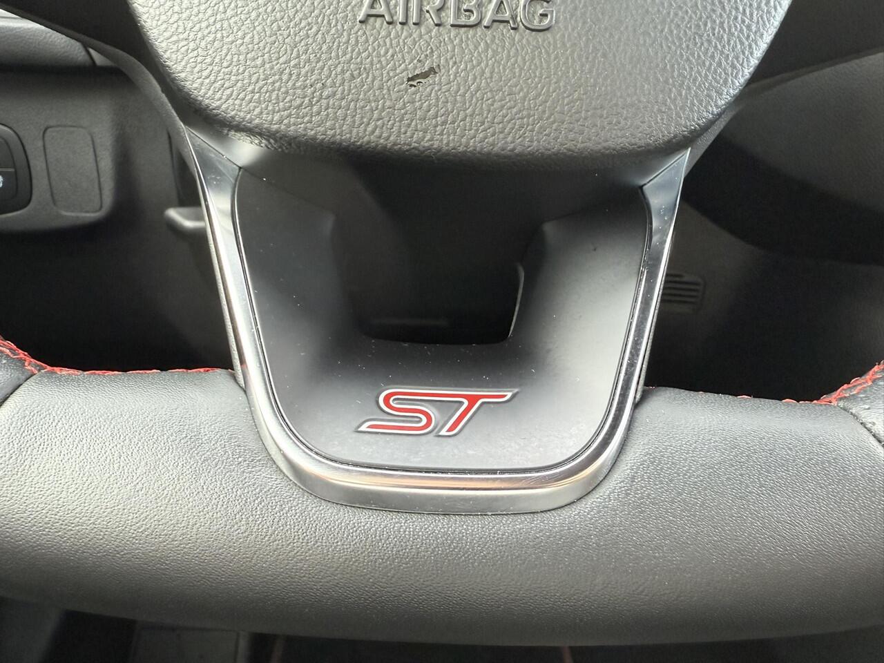 Ford FOCUS 2.3 EcoBoost ST-X | 280pk | Winter Pack | Achteruitrijcamera | Head up Display | AGR-Stoelen | Sper Differentieel